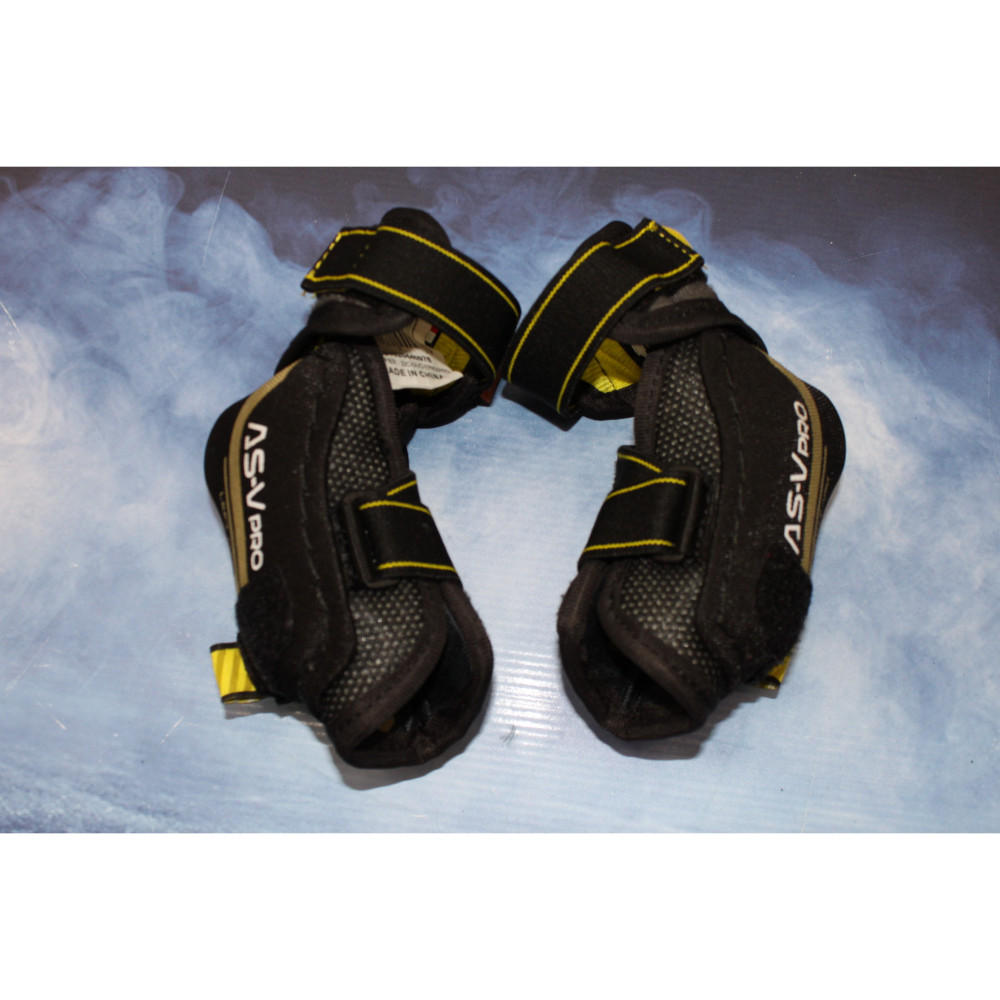 CCM TACKS AS-V PRO KYYNÄRSUOJAT YTH-M