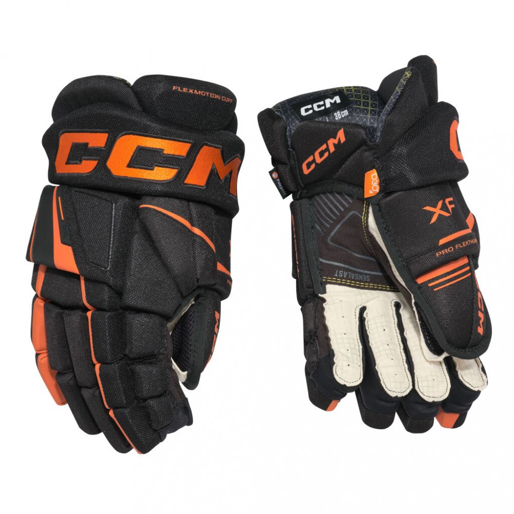 CCM TACKS XF HANSKAT MUSTA/ORANSSI